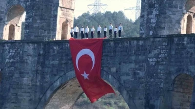 Sultangazi&rsquo;de istiklal ruhu tarihi mekanlarla buluştu: Gen&ccedil;lerden anlamlı klip

