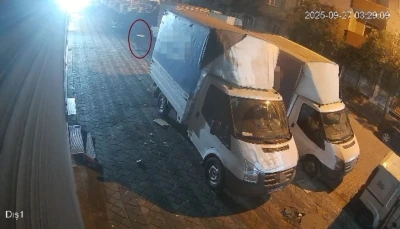 Sultangazi’de kardeşine para vermeyen abinin arabası kül oldu
