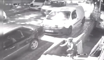 Sultangazi’de paletleri kamyonete yükleyip çaldılar: 1’i kadın 2 hırsız rahat tavırlarıyla dikkat çekti
