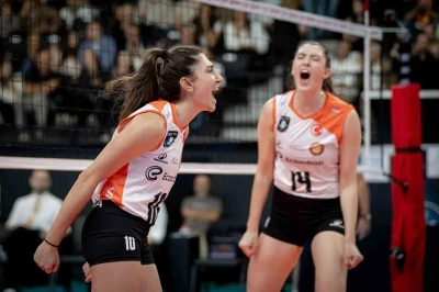 Sultanlar Ligi: Eczacıbaşı Dynavit: 1 - V. Bank: 3
