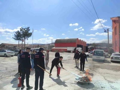 Sungurlu Belediyesi İtfaiye M&uuml;d&uuml;rl&uuml;ğ&uuml;&rsquo;nden yangın eğitimi

