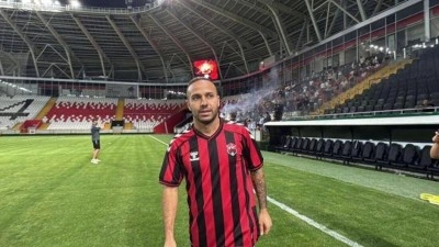 S&uuml;per Lig'de 2 şampiyonluk yaşamıştı: Efsane futbolcu 2. Lig ekibine transfer oldu