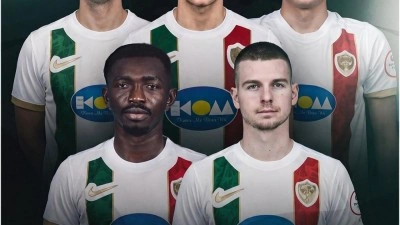 S&uuml;per Lig ekibinde b&uuml;y&uuml;k temizlik! 11 futbolcu ile yollar ayrıldı