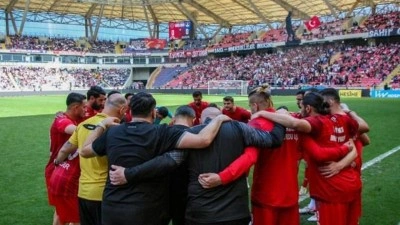 S&uuml;per Lig'in eski efsanesi kapanıyor: Futbolcular tesisleri terk etti