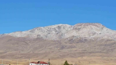 Süphan Dağı beyaza büründü
