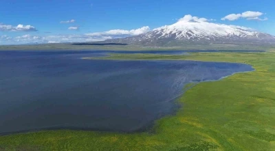 S&uuml;phan Dağı&rsquo;nın eteklerindeki saklı cennet: Cil G&ouml;l&uuml; mest ediyor
