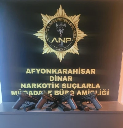 Şüpheli araçta 4 ruhsatsız tabanca ele geçirildi
