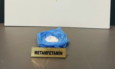 Şüpheli şahısların üzerinden uyuşturucu çıktı
