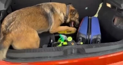 Süpürgeye zulalanmış uyuşturucu ele geçirildi
