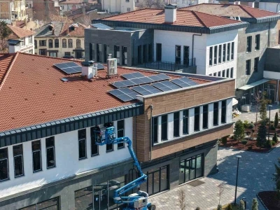 Suri&ccedil;i &Ccedil;arşısı yeşil enerjiyle aydınlanıyor

