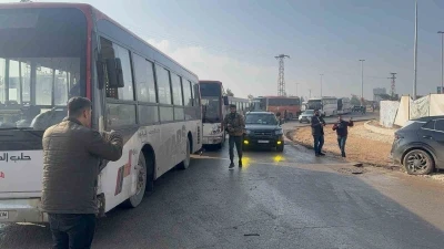 Suriye&rsquo;de Şeyh Maksud Mahallesine gelen 20 otob&uuml;s, teslim olan SDG&rsquo;li ter&ouml;ristleri farklı b&ouml;lgelere g&ouml;t&uuml;recek
