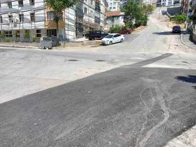 Sürücü fren yerine gaza bastı: 2 yaralı
