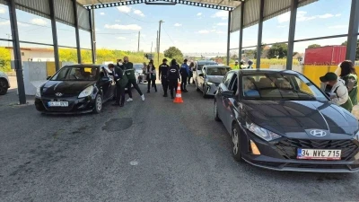 S&uuml;r&uuml;c&uuml;lere net mesaj: "Direksiyondayken ekrana değil yola bak"
