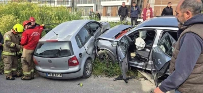 Susurluk&rsquo;ta &ccedil;ift taraflı trafik kazası: 4 kişi yaralandı
