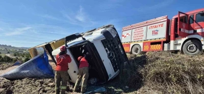 Susurluk’ta devrilen tırda 1 kişi yaralandı
