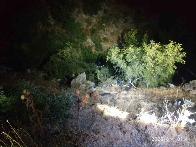 Susurluk’ta şarampole yuvarlanan araçta 2 kişi yaralandı
