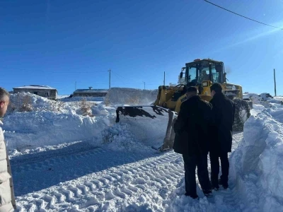 Susuz&rsquo;da karla m&uuml;cadele &ccedil;alışmaları s&uuml;r&uuml;yor
