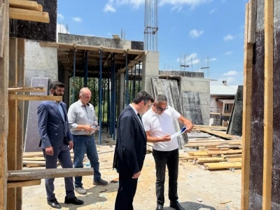 Susuz&rsquo;da yatırımlar yakından takip ediliyor: Kaymakam Furkan &Ouml;zt&uuml;rk&rsquo;ten hastane ve okul incelemesi
