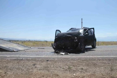 SUV ara&ccedil;lar kafa kafaya &ccedil;arpıştı: 9 yaralı
