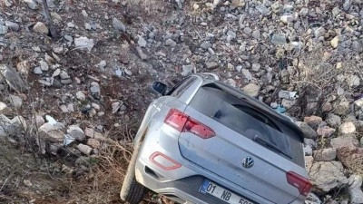 SUV tipi aracın şarampole devrildi! Yaralılar var