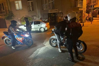 Tacize kadar varan sorunların olduğu sokakta polis denetimi
