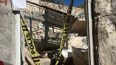 Tadilatını yaptığı evde göçük altında kaldı
