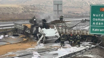 TAG Otoyolu’nda çarpışan 3 tır yandı
