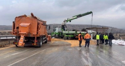 TAG Otoyolu’nda yanan tırlar kaldırıldı, yol trafiğe açıldı