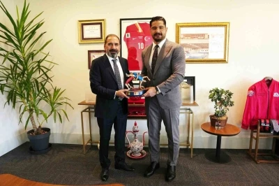 Taha Akg&uuml;l&rsquo;den, TFF Başkan Vekili Mecnun Otyakmaz&rsquo;a ziyaret
