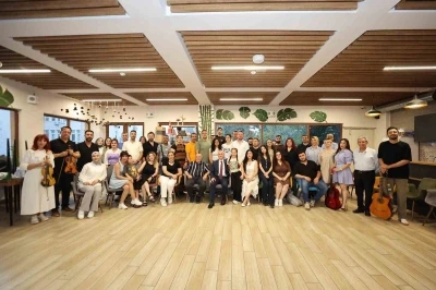 Tahmazoğlu gen&ccedil;lerle buluştu

