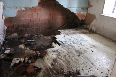 Tahtalar tutuştu, itfaiye harekete ge&ccedil;ti
