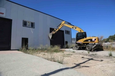 Tahtalı’da kaçak yapı yıkıldı
