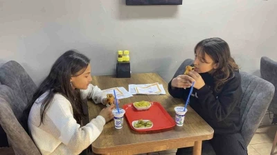 Takdir belgesi alan &ouml;ğrencilere &uuml;cretsiz d&ouml;ner s&uuml;rprizi
