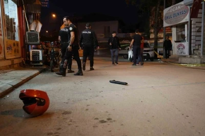 Takip ettiği şahsı ayağından vurdu, kaskı ve silahı düşürüp kaçtı
