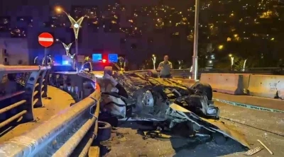 Takla atan ara&ccedil; hurda yığınına d&ouml;nd&uuml;: 19 yaşındaki s&uuml;r&uuml;c&uuml; ağır yaralandı

