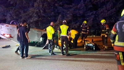 Takla atan ara&ccedil;ta 2 kişi yaralandı
