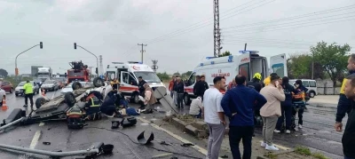 Takla atan otomobil ters d&ouml;nd&uuml;: 2&rsquo;si &ccedil;ocuk 5 yaralı
