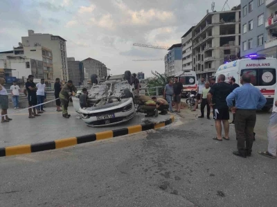Takla atan otomobilde 19 ve 23 yaşındaki 2 gen&ccedil; can verdi
