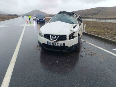 Takla atan otomobilde 3 kişi yaralandı
