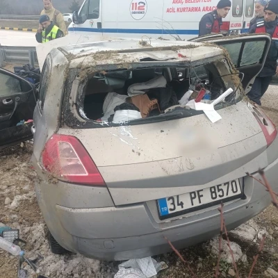 Takla atan otomobilin s&uuml;r&uuml;c&uuml;s&uuml; yaralandı
