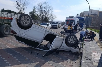 Takla atan otomobilin s&uuml;r&uuml;c&uuml;s&uuml; yaralandı
