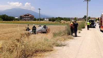 Taklalar atan otomobil buğday tarlasına u&ccedil;tu: 1 yaralı
