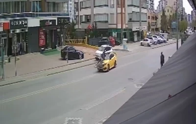 Taksi bisikletle &ccedil;arpıştı: 1 yaralı
