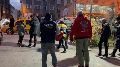 Taksi durağında bı&ccedil;aklı kavga: 1 yaralı
