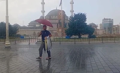 Taksim’de önce sağanak etkili oldu ardından güneş açtı
