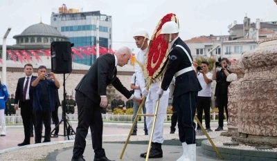 Taksim Meydanı’nda 30 Ağustos Zafer Bayramı töreni
