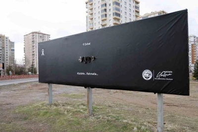 Talas billboardlarında 6 Şubat vefası: "H&uuml;z&uuml;nle... Rahmetle..."
