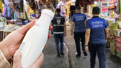 Tam 500 litre ele geçirildi! Tarihi geçmiş sütleri vatandaşa içireceklerdi
