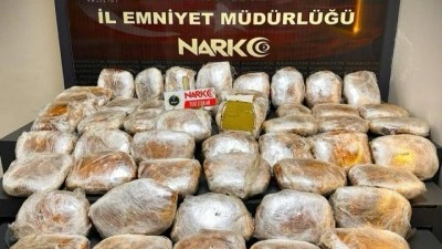 Tam 56 kilo: Otomobilin koltuklarına gizlenmiş halde bulundu!