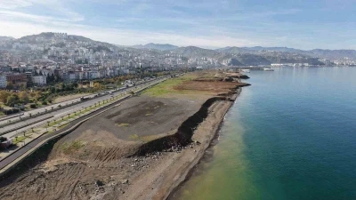 Tamamlandığında plaj alanıyla yıllar sonra Trabzon halkını denizle buluşturacak
